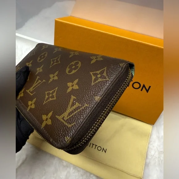 LOUIS VUITTON-CA3151 Limited Edition Illustre Balloon Zippy Wallet(Turquoise Int - Picture 4 of 12